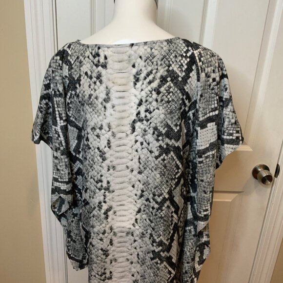 Michael Kors Black White Snakeskin Python Print Oversized Top NWT, Size S/M - Picture 4 of 5